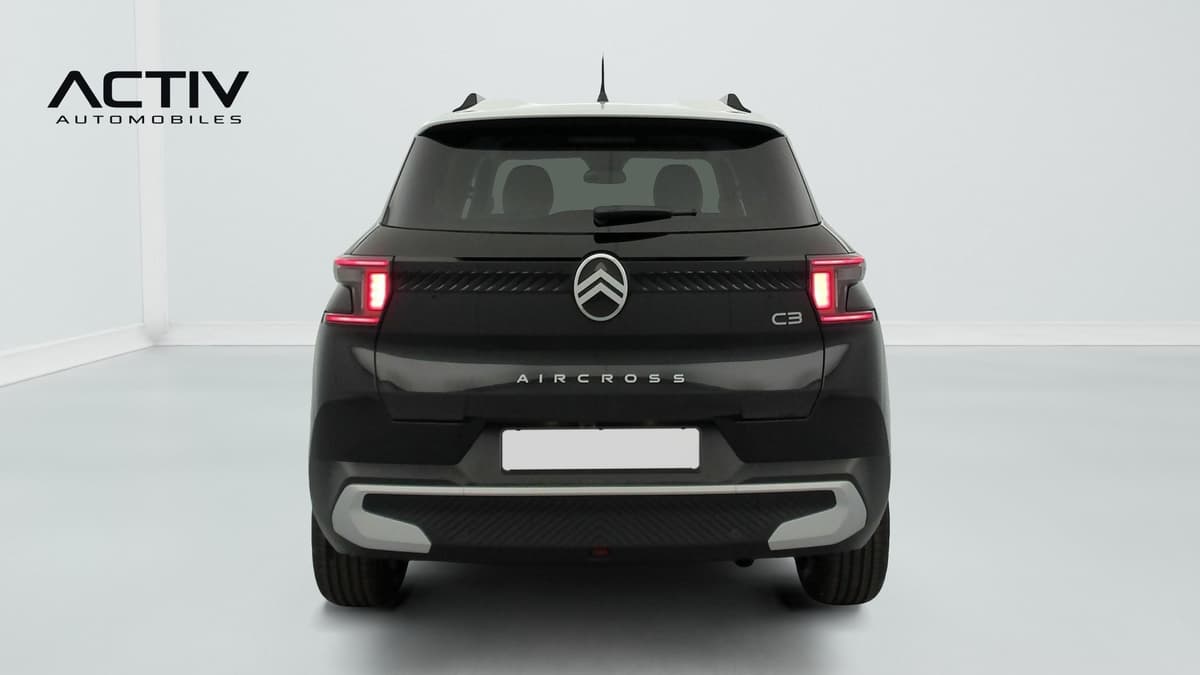Citroën C3 Aircross : face arrière noire avec toit blanc, feux à LED et pare-chocs à inserts gris clair