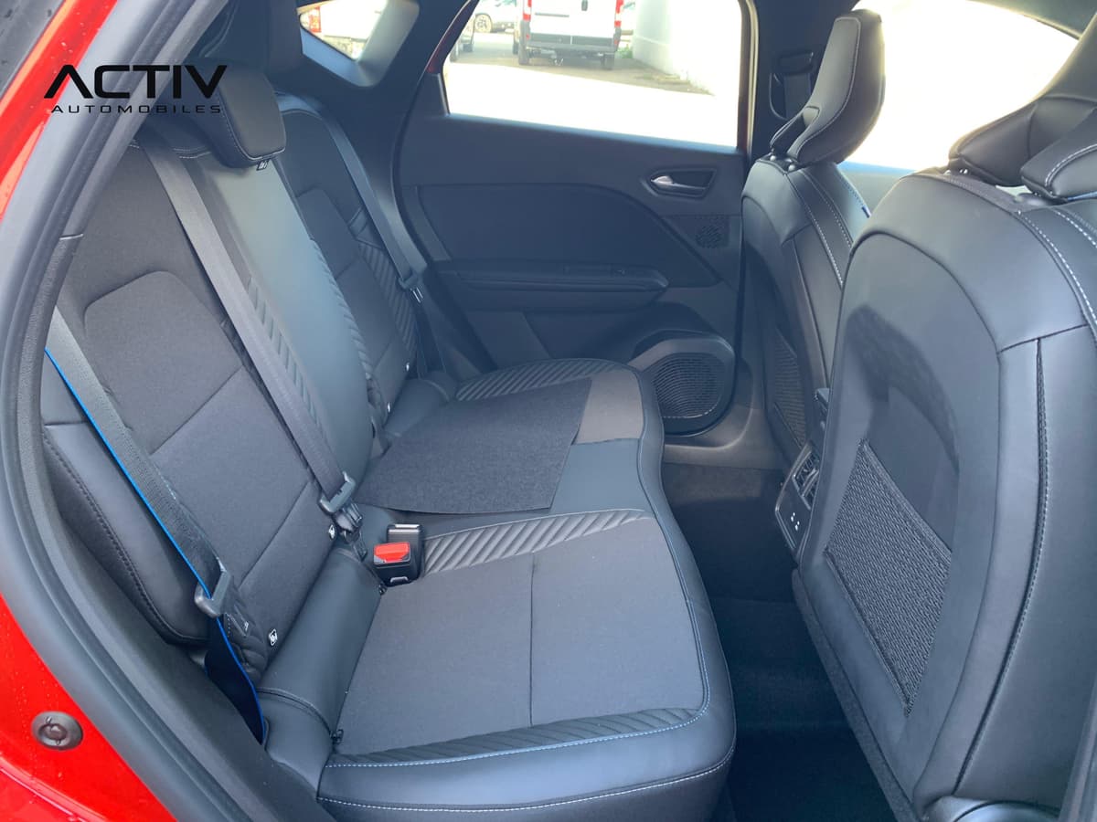 Renault Captur E-Tech full hybrid 160 ch esprit Alpine 2026 d'occasion — photo 13 sur 20