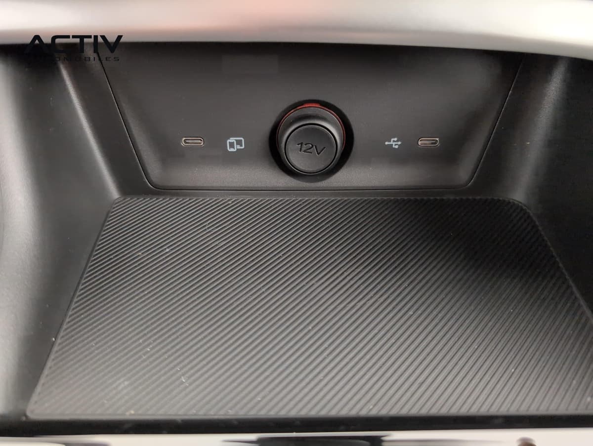 Mg ZS : rangement de console avec deux ports USB Type C et prise 12V