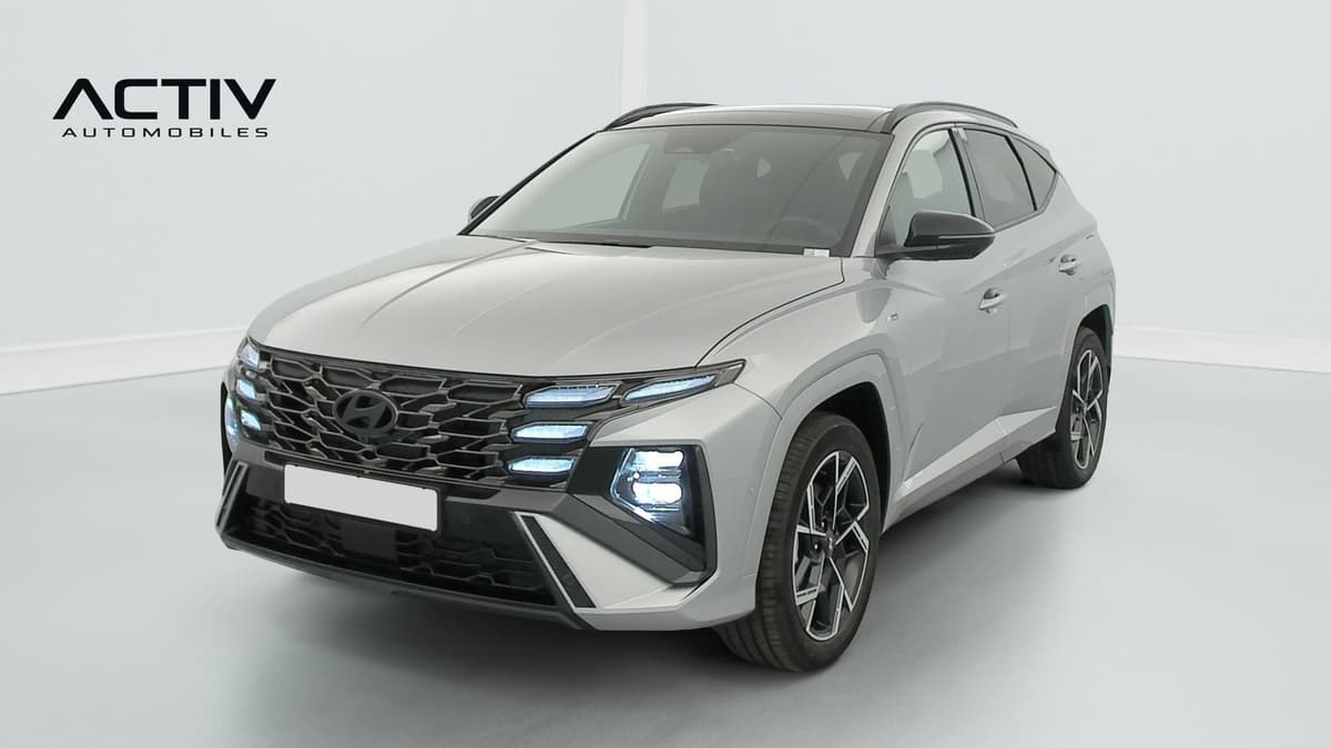 Hyundai Tucson : vue avant trois quarts droit avec calandre, feux à LED et jantes alliage