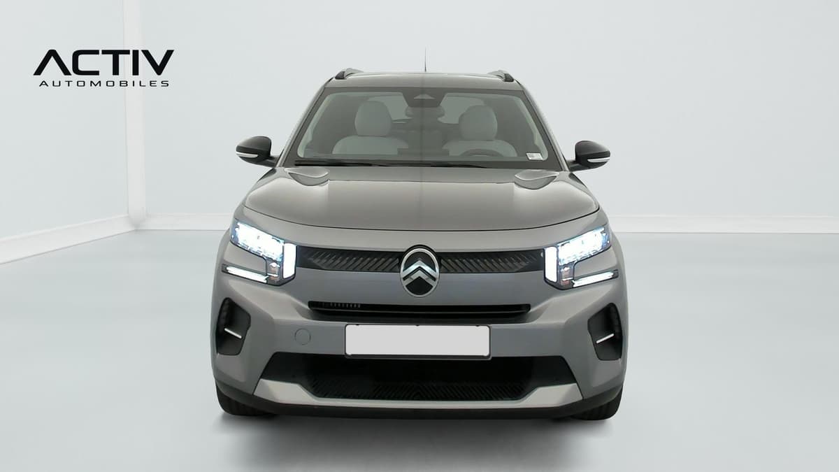 Citroën C3 : face avant avec projecteurs LED allumés et barres de toit