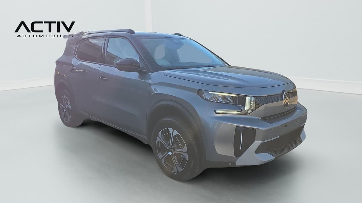 Citroën C3 Aircross : vue avant trois quarts droit d'un SUV gris avec toit noir et jantes alliage