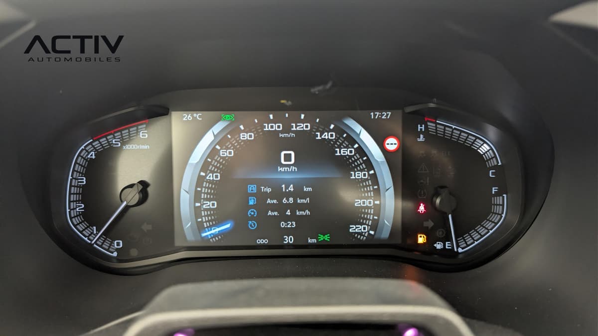 Isuzu D-MAX : combiné d'instruments avec compteur central et écran d'informations