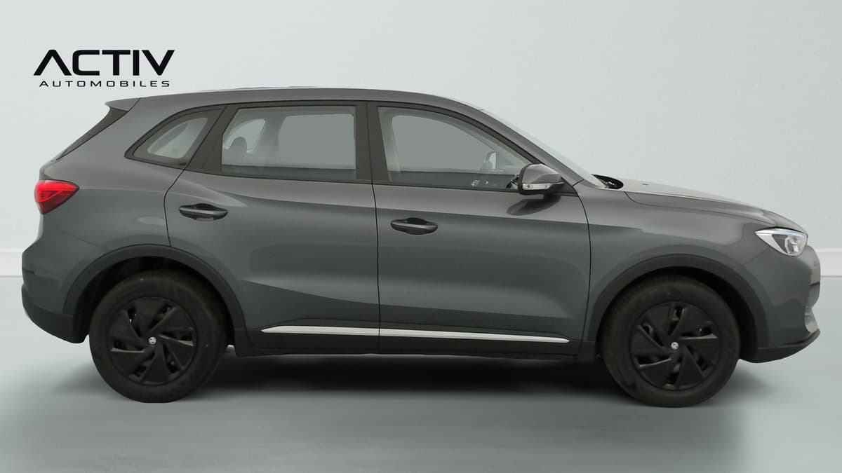Mg ZS : profil droit du SUV gris avec jantes acier et enjoliveurs noirs