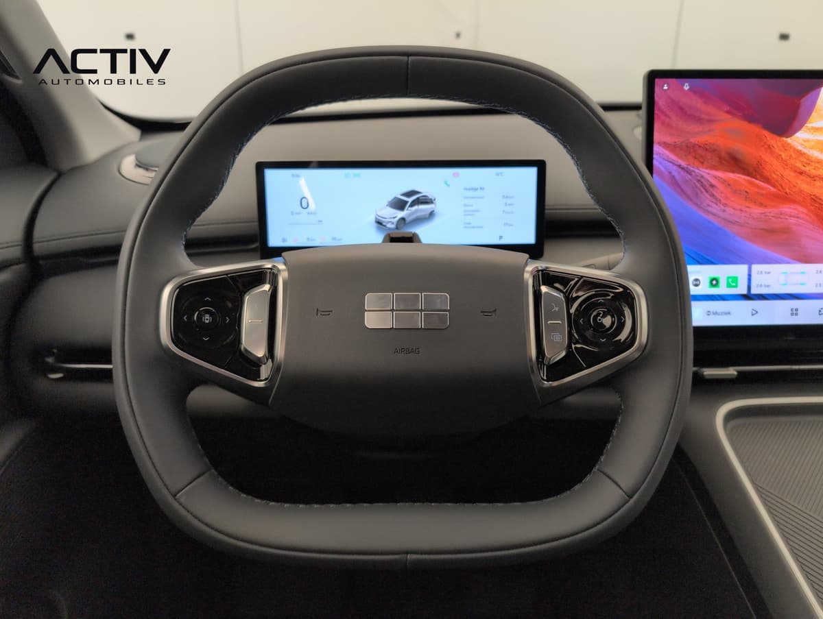 Geely Starray : volant multifonction aux commandes tactiles devant le combiné numérique
