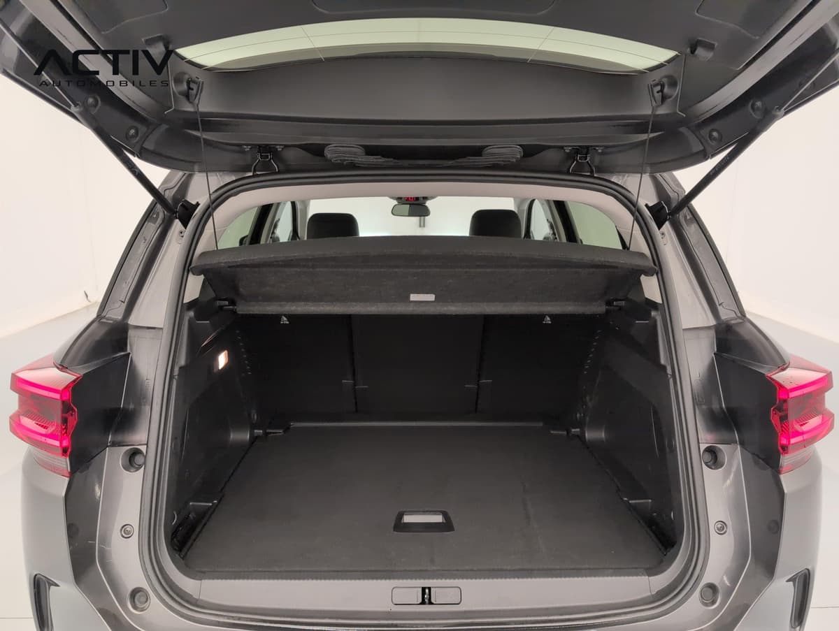 Citroën C5 Aircross : coffre ouvert avec tablette cache-bagages et plancher plat