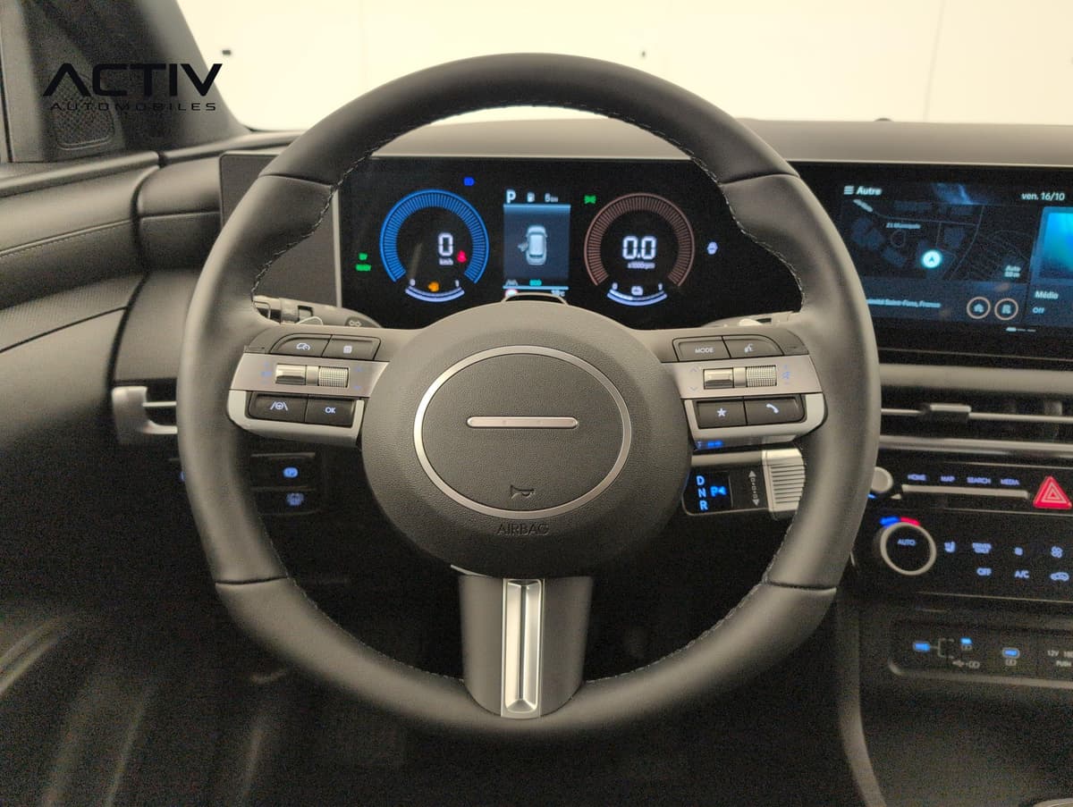 Hyundai Tucson : volant gainé de cuir avec commandes et combiné d'instruments numérique