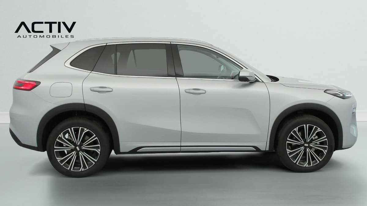 Geely Starray : profil droit du SUV gris clair avec grandes jantes alliage bicolores