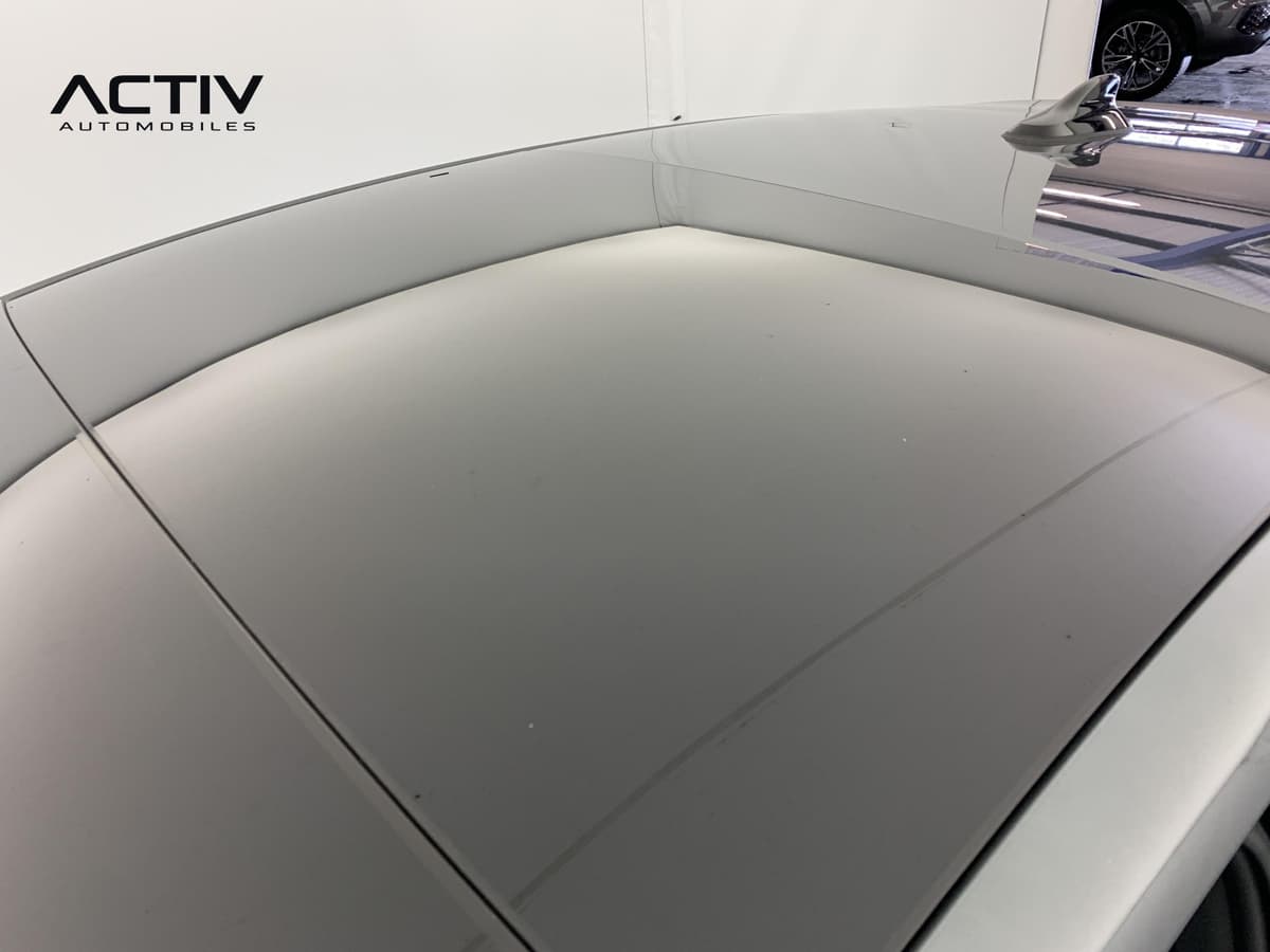 Audi Q3 Sportback Hybride : toit gris vu de dessus avec antenne en aileron de requin