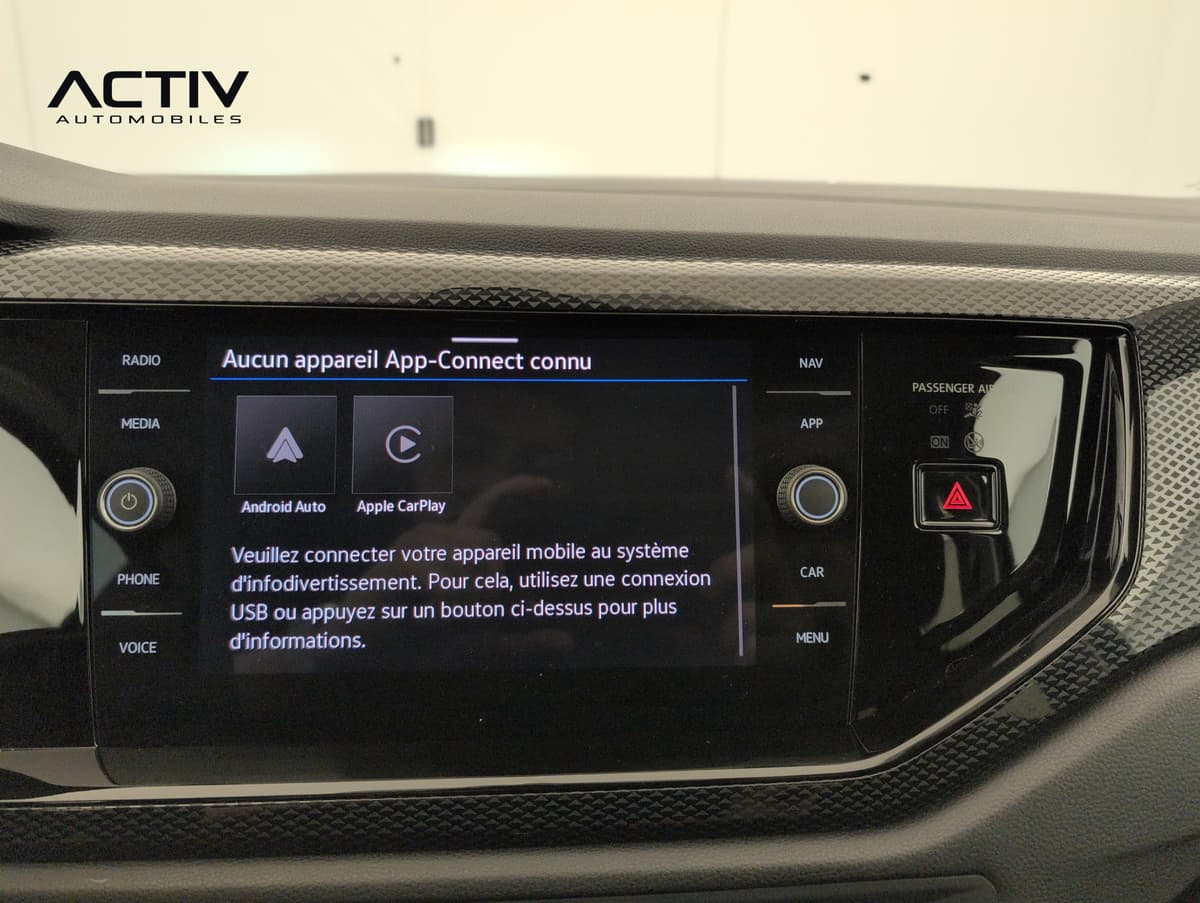 Volkswagen Taigo : écran tactile central avec les icônes Android Auto et Apple CarPlay