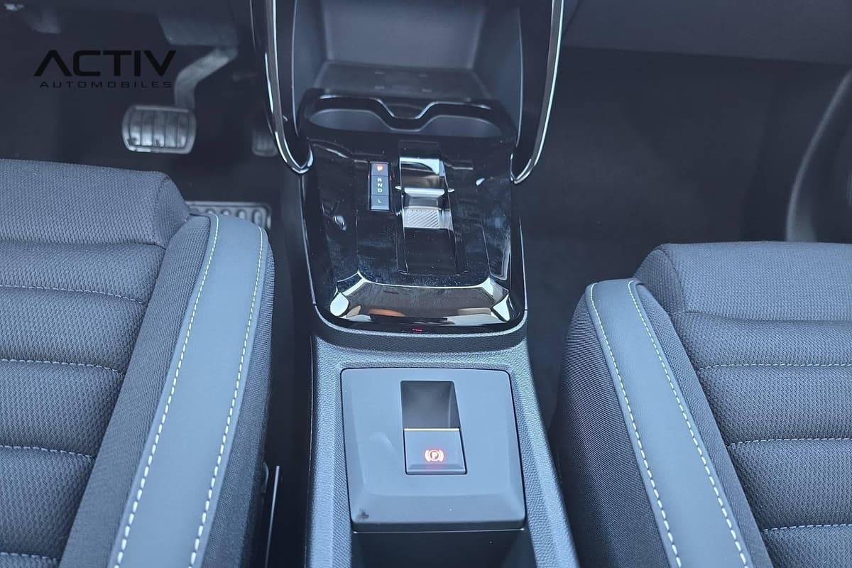 Citroën C3 Aircross : console centrale avec sélecteur de boîte automatique et frein de stationnement électrique