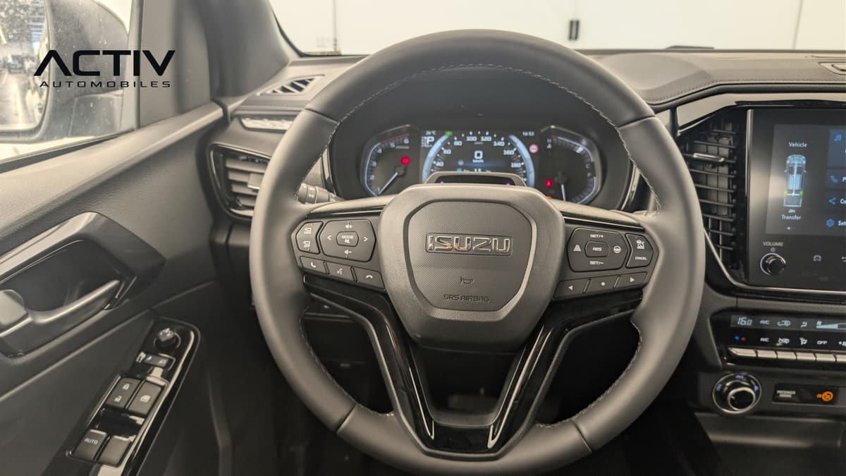 Isuzu D-MAX : volant multifonction avec commandes et combiné d'instruments derrière