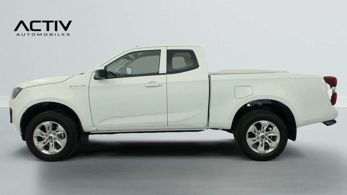 Isuzu D-MAX : profil gauche d'un pick-up blanc à cabine allongée avec jantes alliage