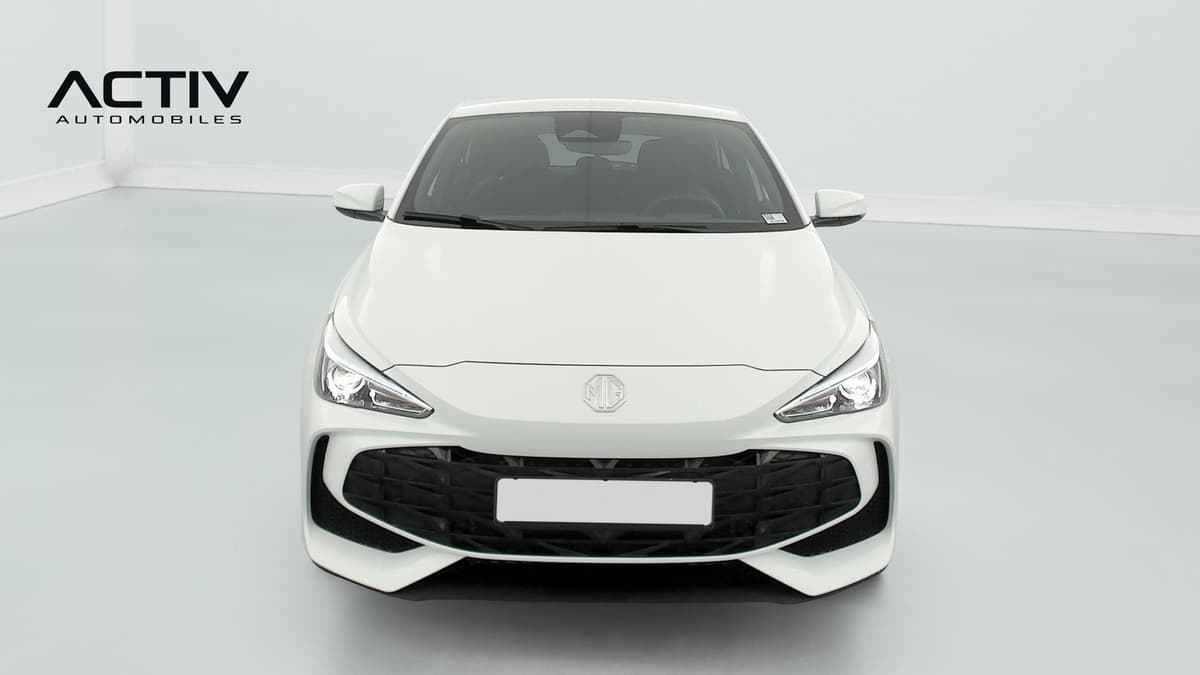 Mg MG3 : face avant blanche avec phares et large entrée d'air noire