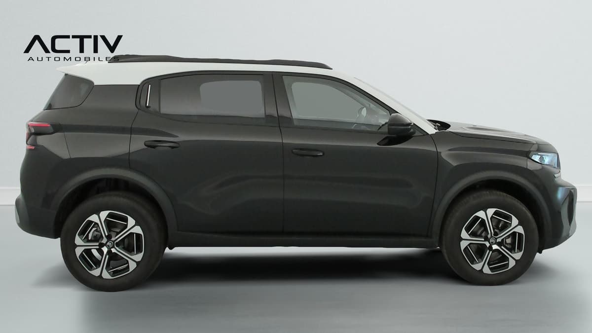 Citroën C3 Aircross : profil droit du SUV noir avec toit blanc et jantes alliage bicolores