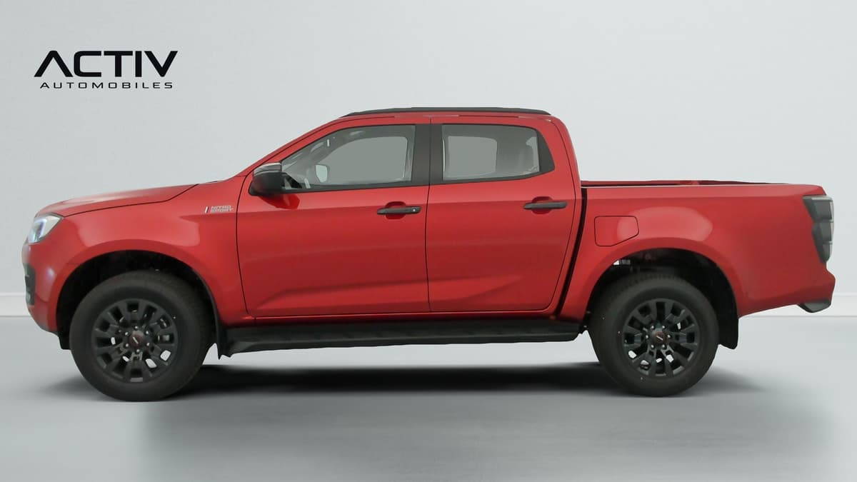 Isuzu D-MAX : profil gauche du pick-up double cabine avec jantes noires et marchepied latéral