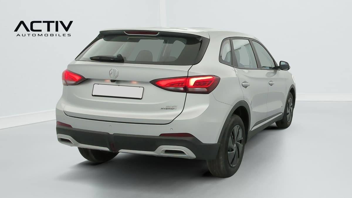Mg ZS : arrière trois quarts droit avec feux à LED et jantes acier noires