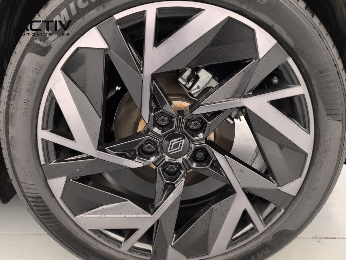 Renault Symbioz : jante alliage diamantée bicolore noir et gris avec pneu Michelin