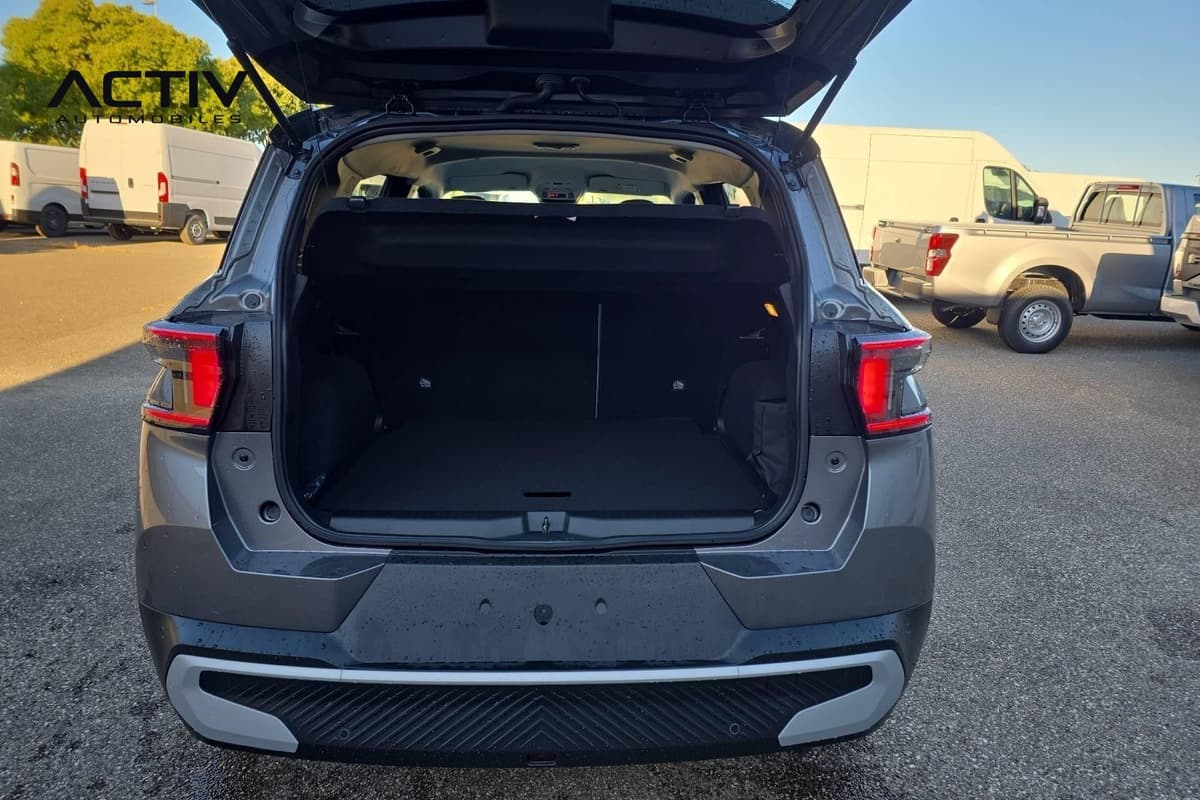 Citroën C3 Aircross : coffre ouvert avec plancher plat et banquette rabattable