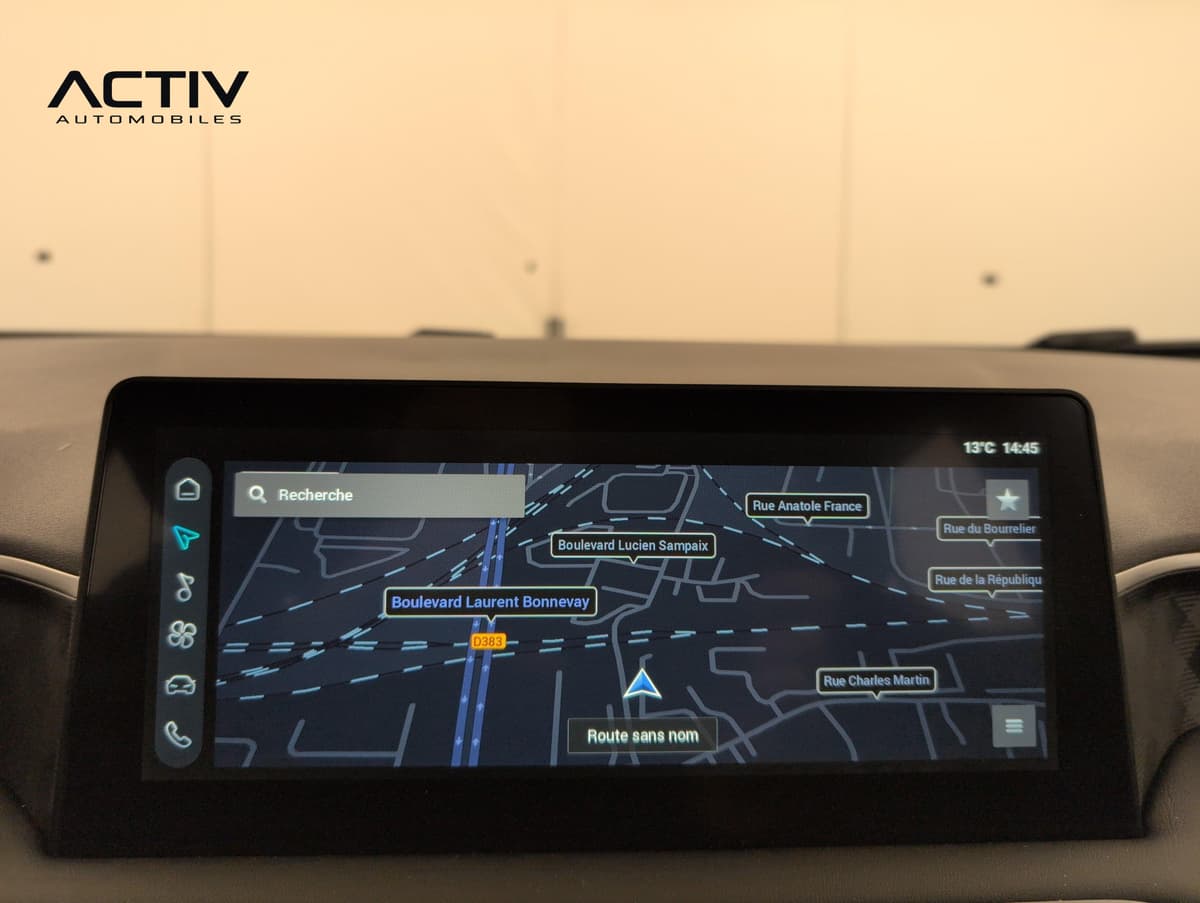 Mg MG3 : écran tactile affichant la carte du système de navigation