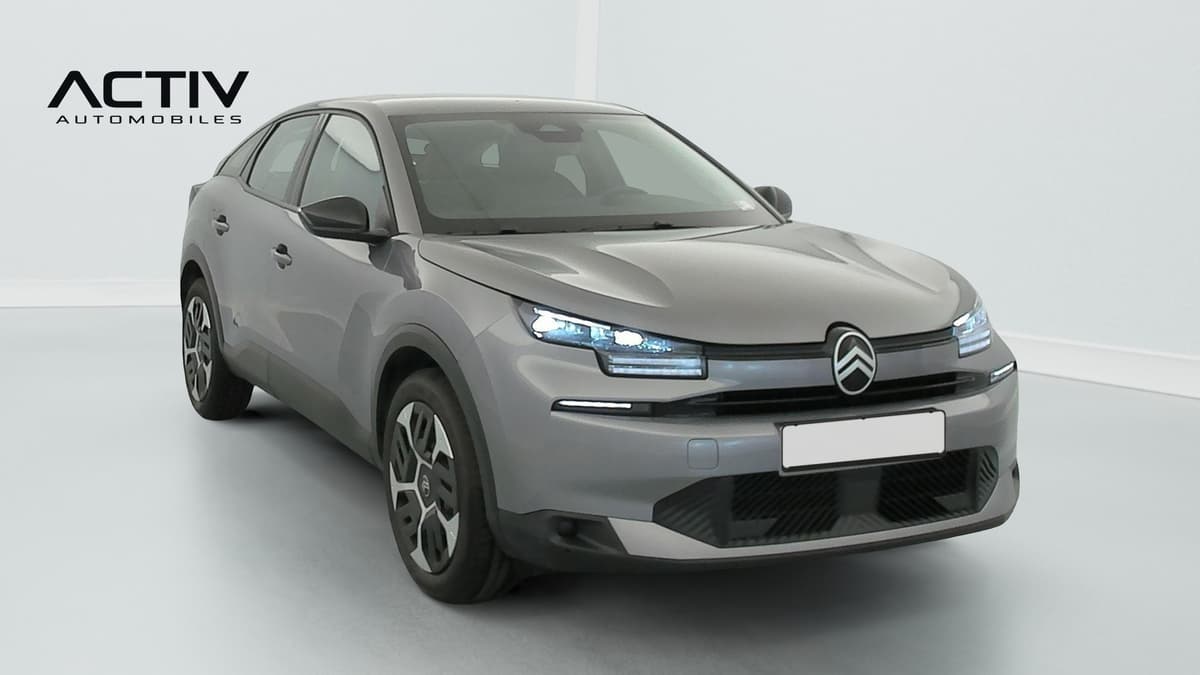 Citroën C4 : avant trois quarts droit avec projecteurs à LED et jantes bicolores