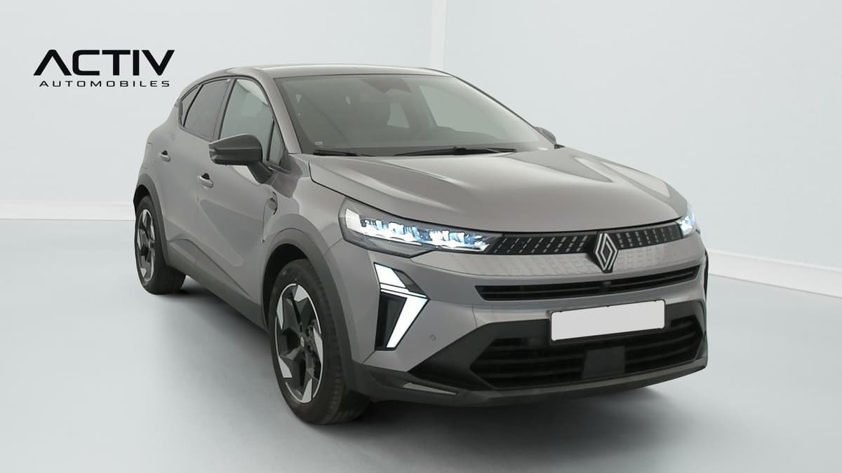 Renault Captur : vue avant trois quarts droit, gris, jantes aluminium et feux LED
