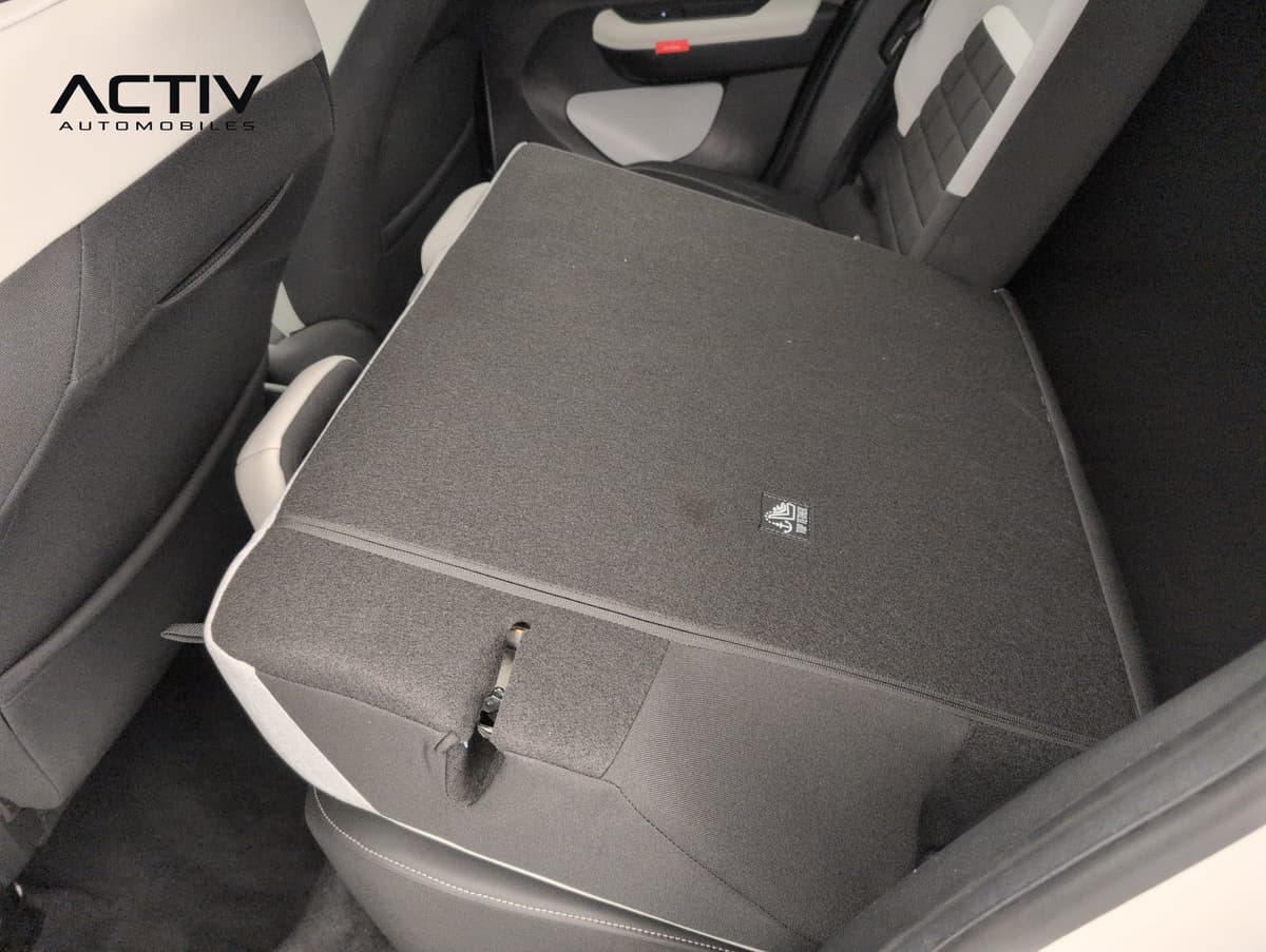 Citroën C3 : assise de banquette arrière en tissu noir avec fermeture éclair