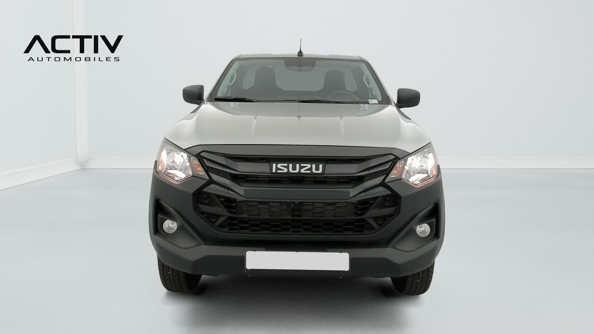 Isuzu D-MAX : face avant avec calandre noire, phares et feux anti-brouillard