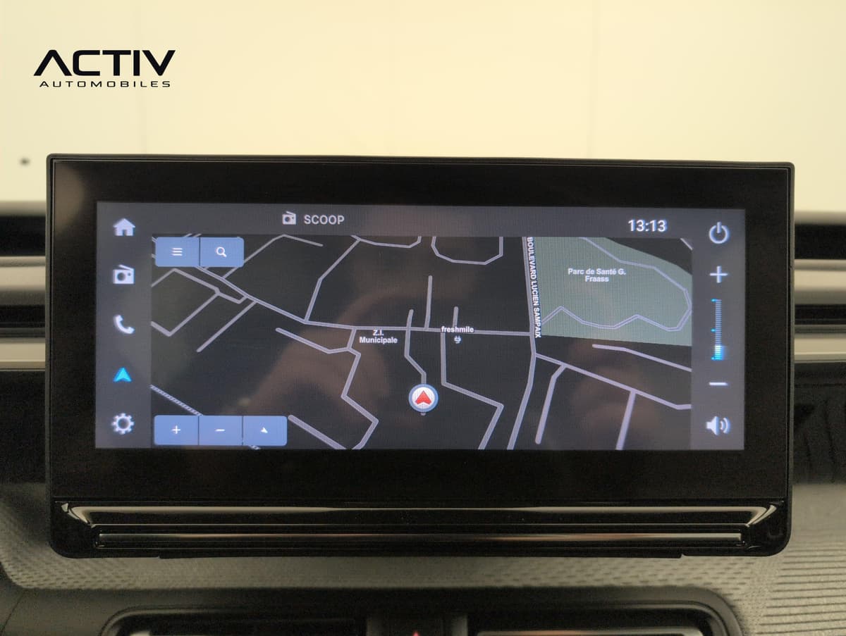 Citroën C3 : écran tactile central affichant la navigation cartographique