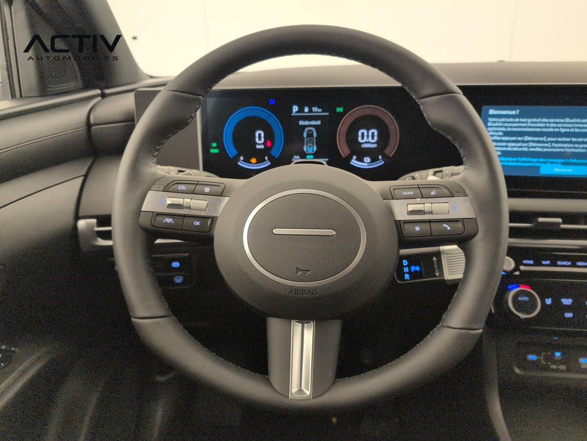 Hyundai Tucson : volant gainé de cuir avec commandes au volant et combiné numérique
