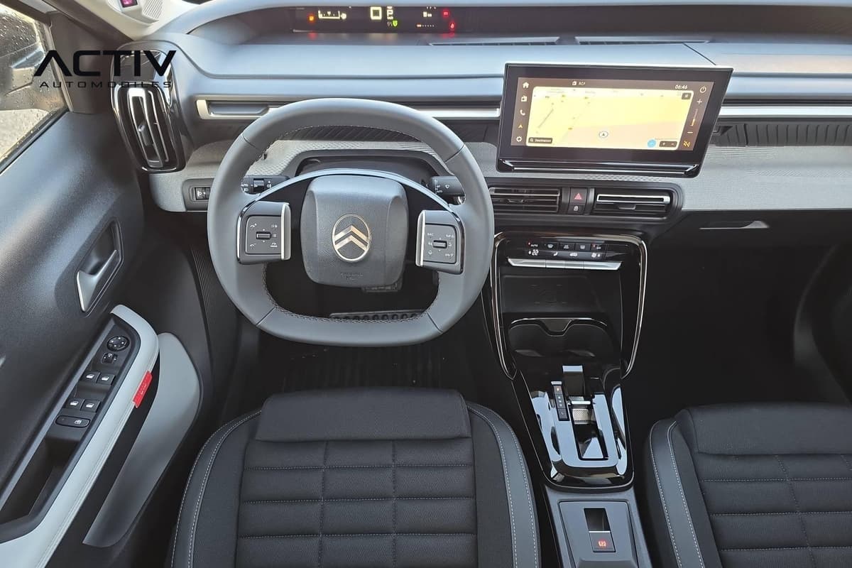 Citroën C3 Aircross : planche de bord avec écran tactile, volant et levier de vitesses automatique