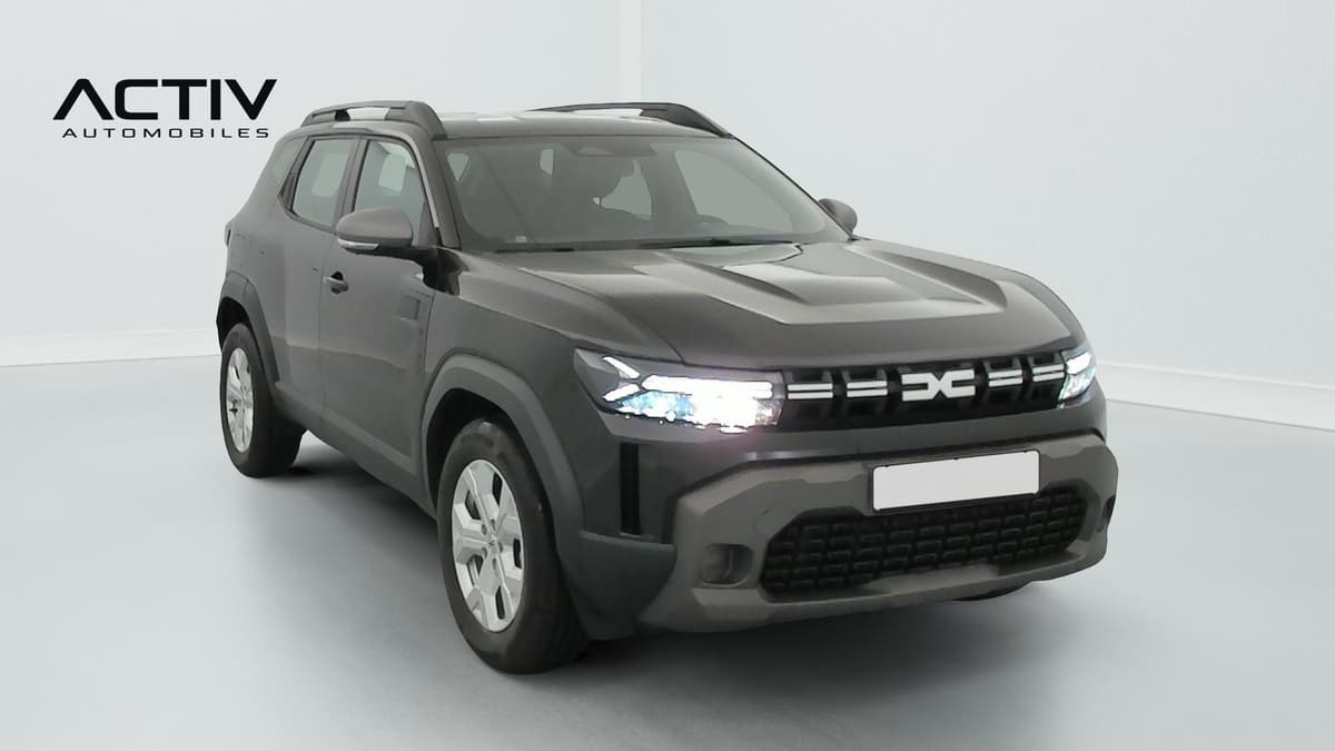Dacia Duster : vue avant trois quarts droit avec barres de toit et jantes alliage