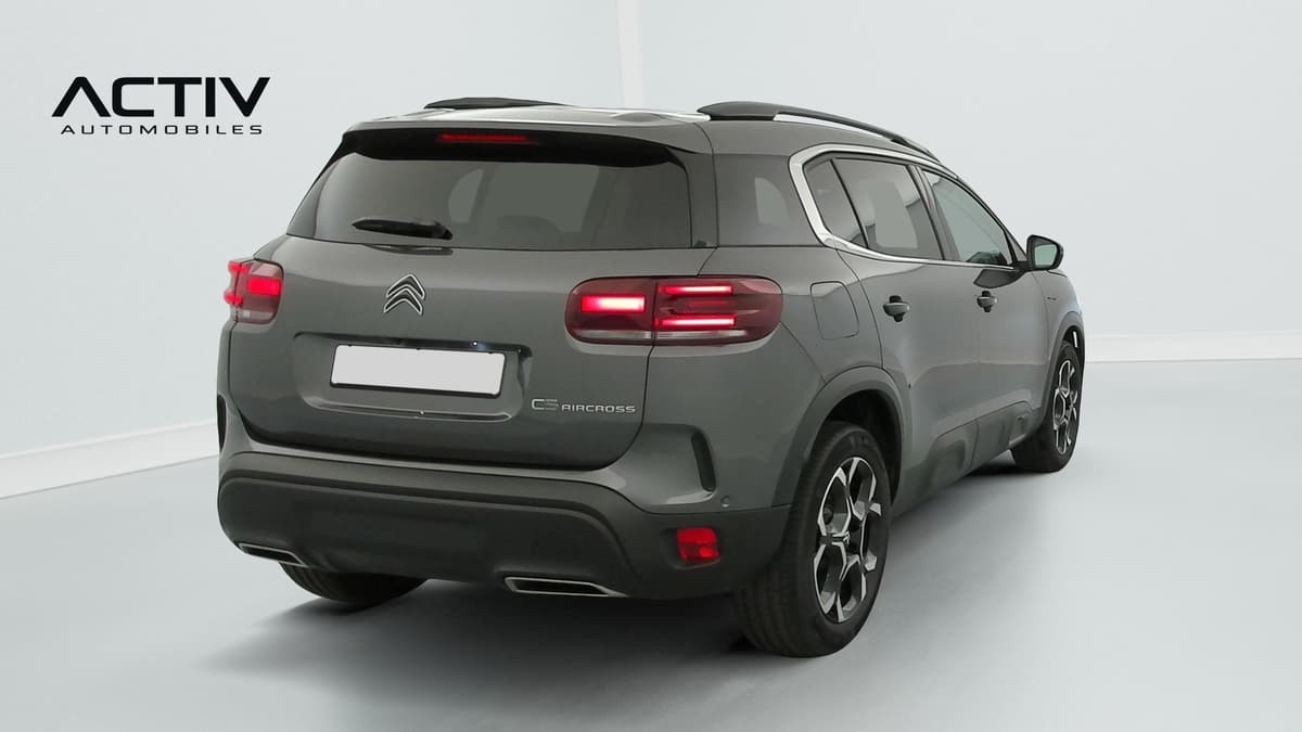 Citroën C5 Aircross : vue arrière trois quarts droit avec feux à LED et jantes alliage bi-ton