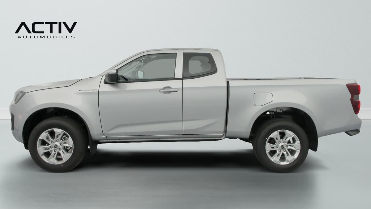 Isuzu D-MAX : profil gauche du pick-up gris clair avec jantes alliage et plateau arrière