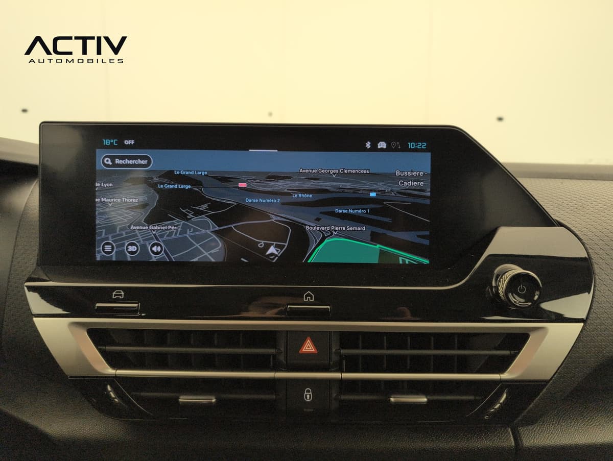 Citroën C4 : écran central tactile avec navigation et aérateurs centraux en dessous