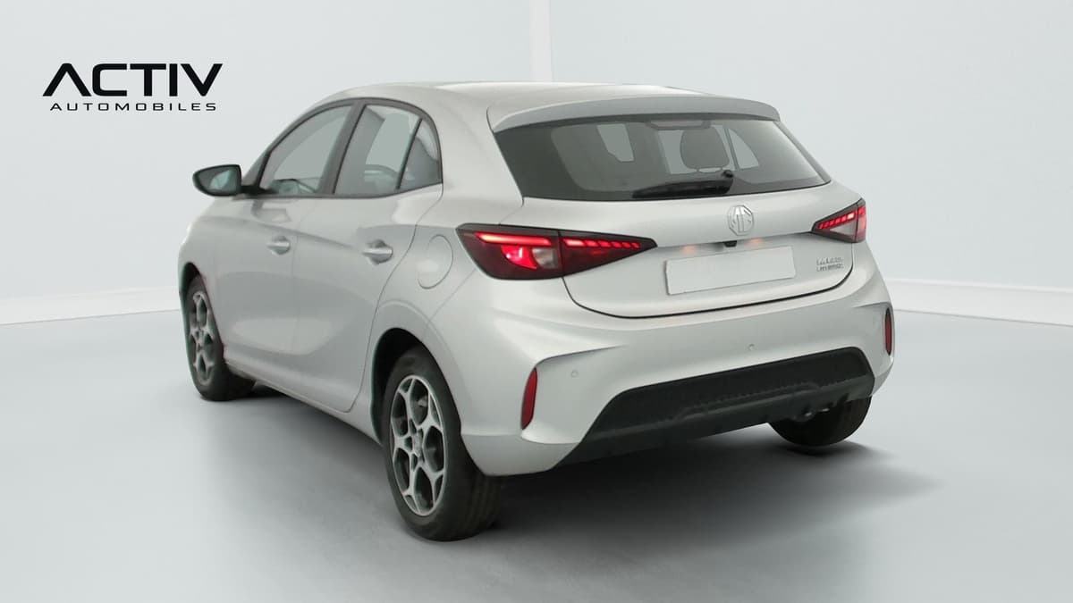 Mg MG3 : vue arrière trois quarts gauche avec feux arrière et jantes alliage