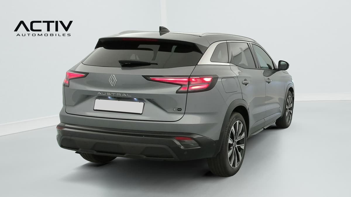 Renault Austral : arrière trois quarts droit avec feux à LED et jantes alliage bicolores