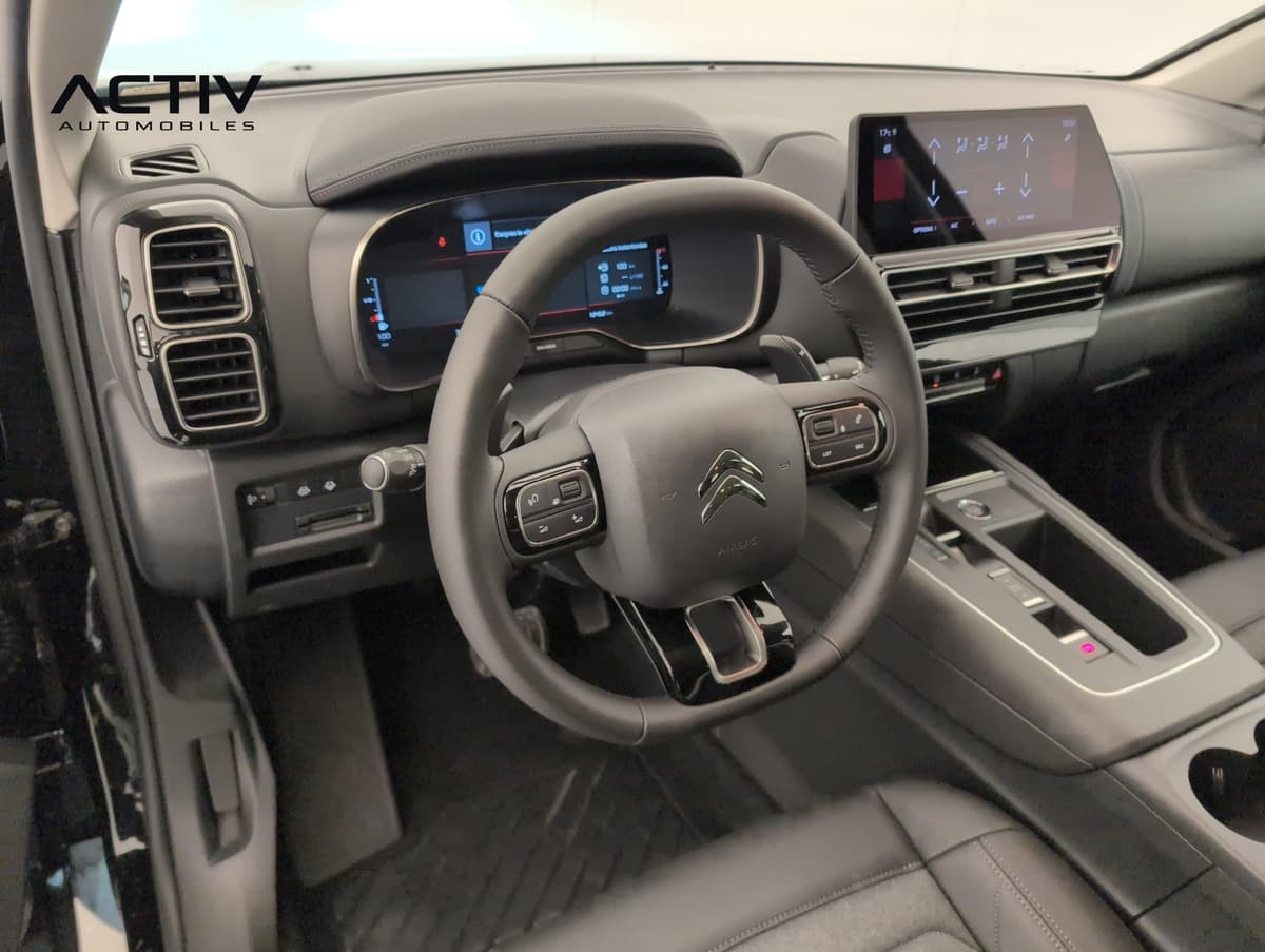 Citroën C5 Aircross : poste de conduite avec volant, combiné numérique et écran tactile central