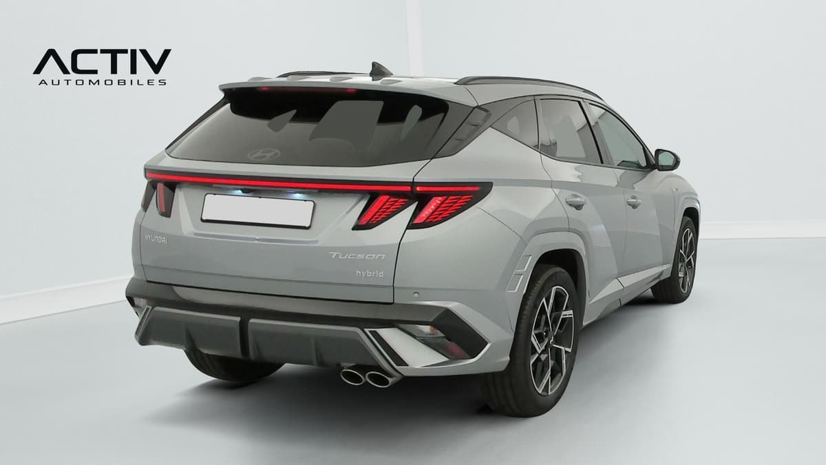 Hyundai Tucson : vue arrière trois quarts droit avec feux à LED et double sortie d'échappement