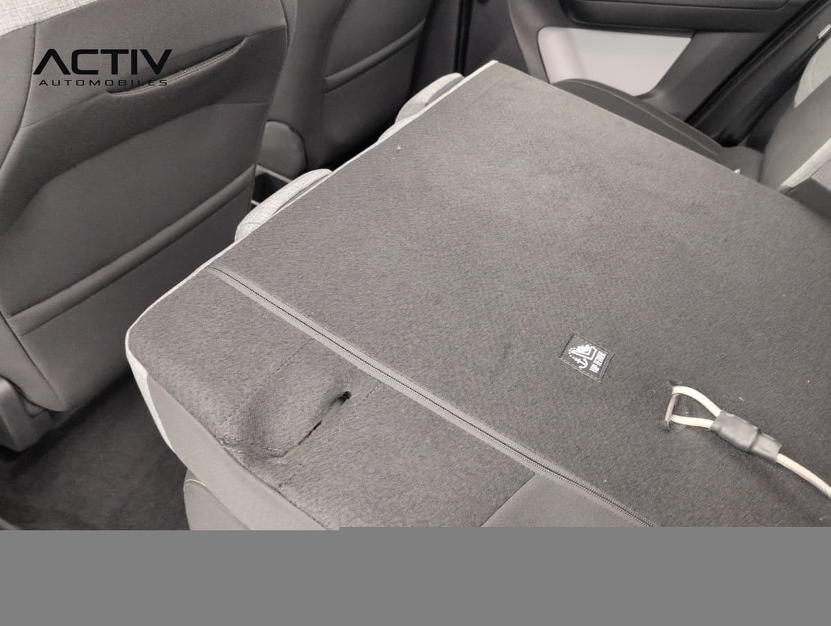 Citroën E-C3 Aircross : dossier de banquette arrière rabattu en tissu, vu depuis la place arrière