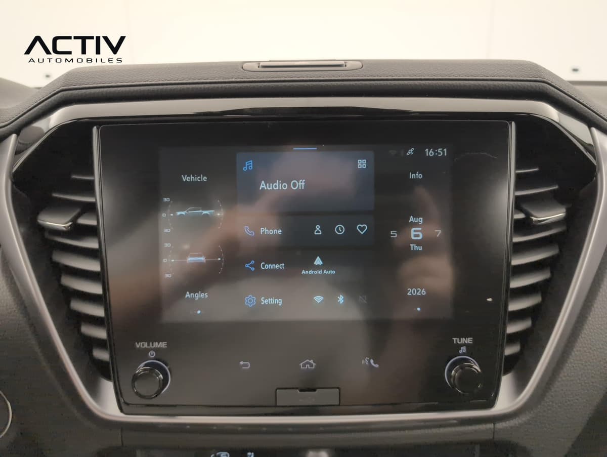 Isuzu D-MAX : écran tactile multimédia avec Android Auto, Bluetooth et Wi-Fi, entre les aérateurs