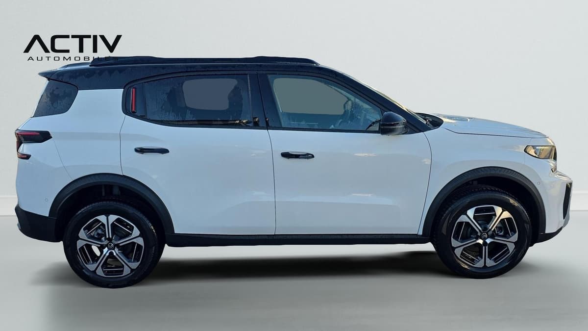 Citroën C3 Aircross : profil droit du SUV blanc avec toit noir et jantes alliage diamantées