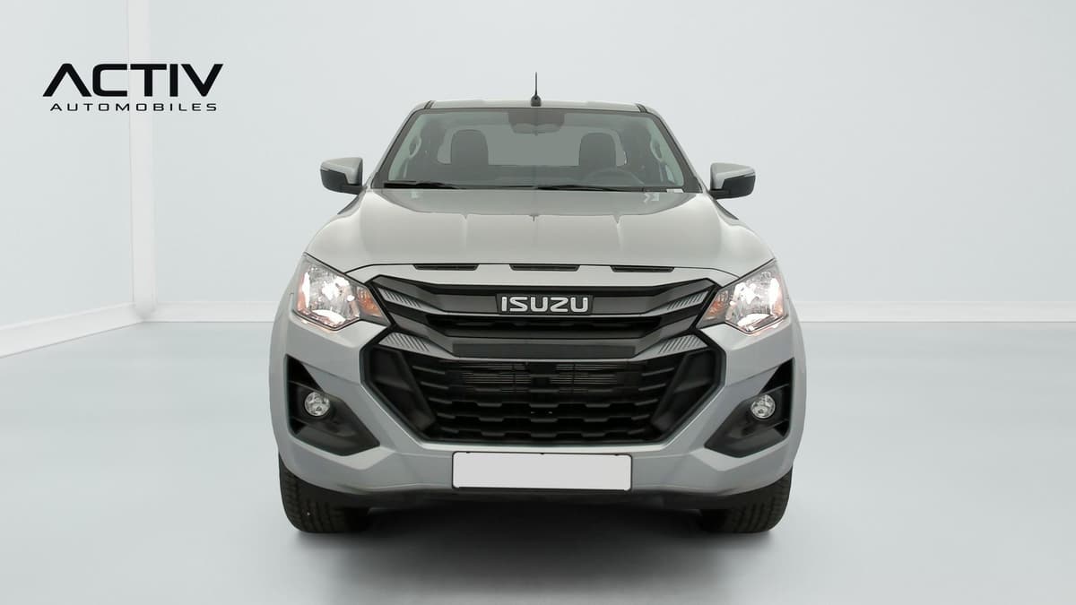 Isuzu D-MAX : face avant avec calandre noire, phares et feux anti-brouillard