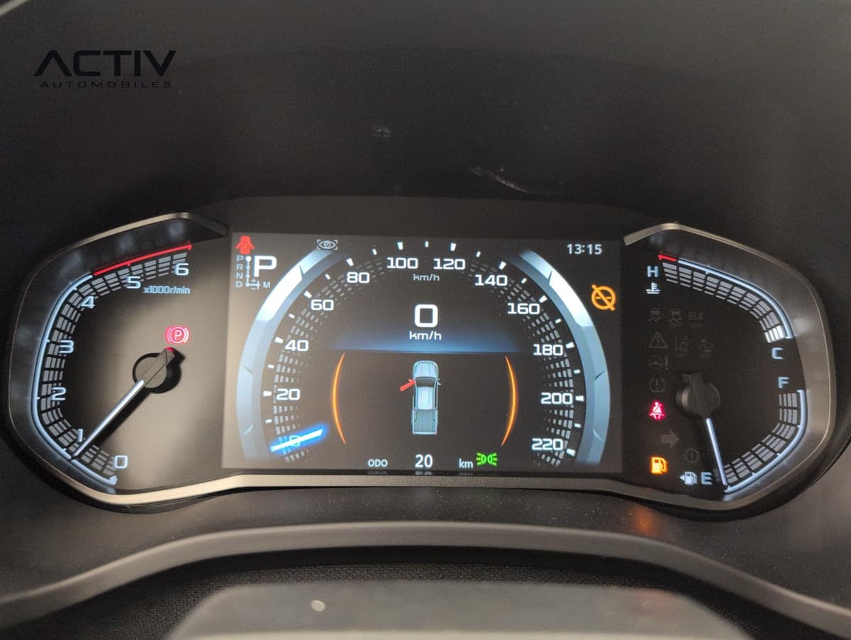 Isuzu D-MAX : combiné d'instruments avec compteur de vitesse numérique et compte-tours