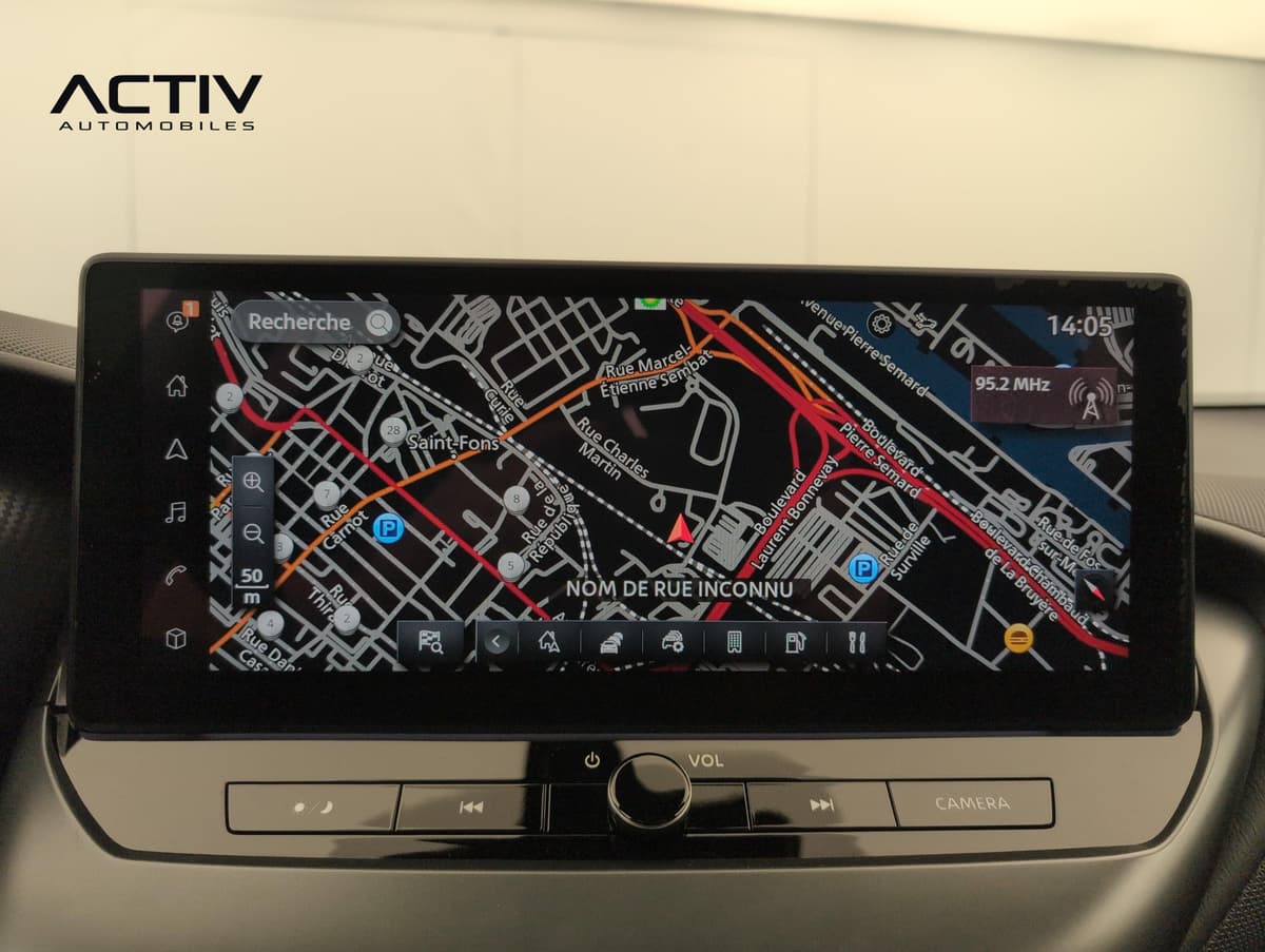 Nissan Juke : écran tactile central affichant la navigation cartographique