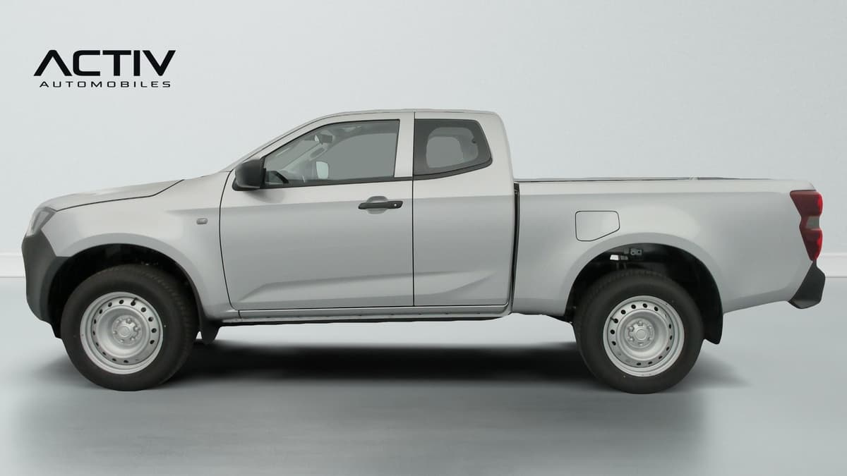 Isuzu D-MAX : profil gauche du pick-up gris avec jantes en acier et plateau arrière