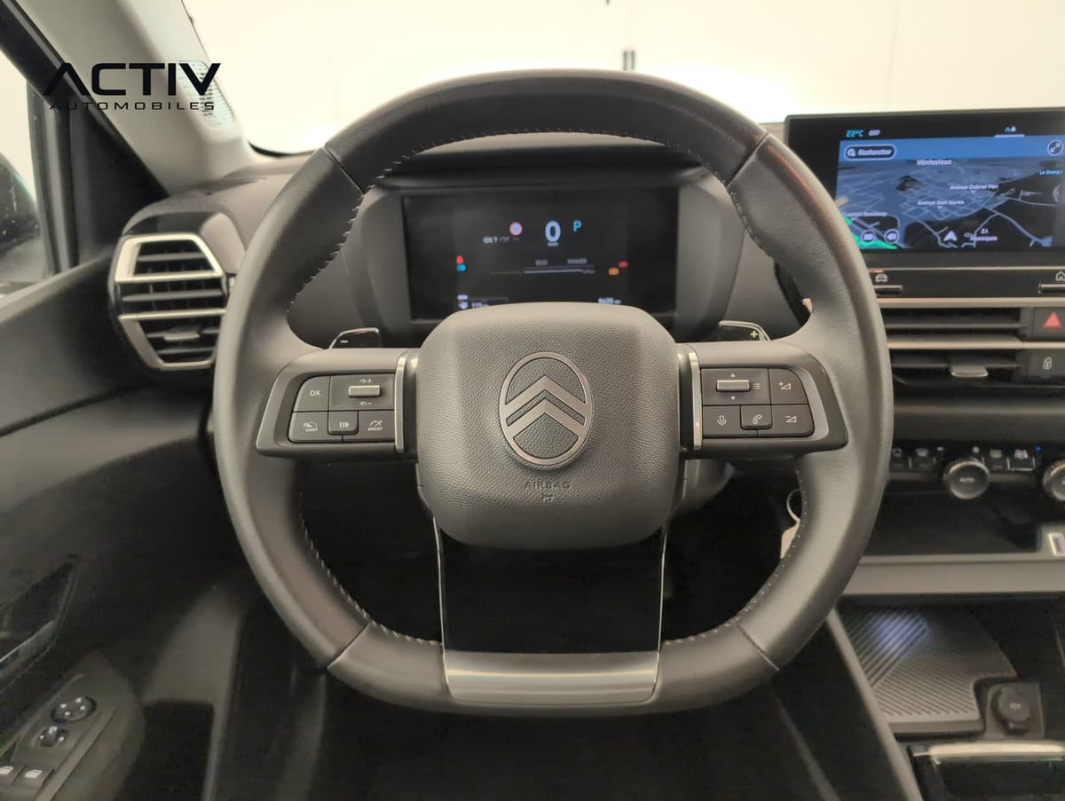Citroën C4 : volant en cuir avec commandes au pouce et combiné numérique derrière