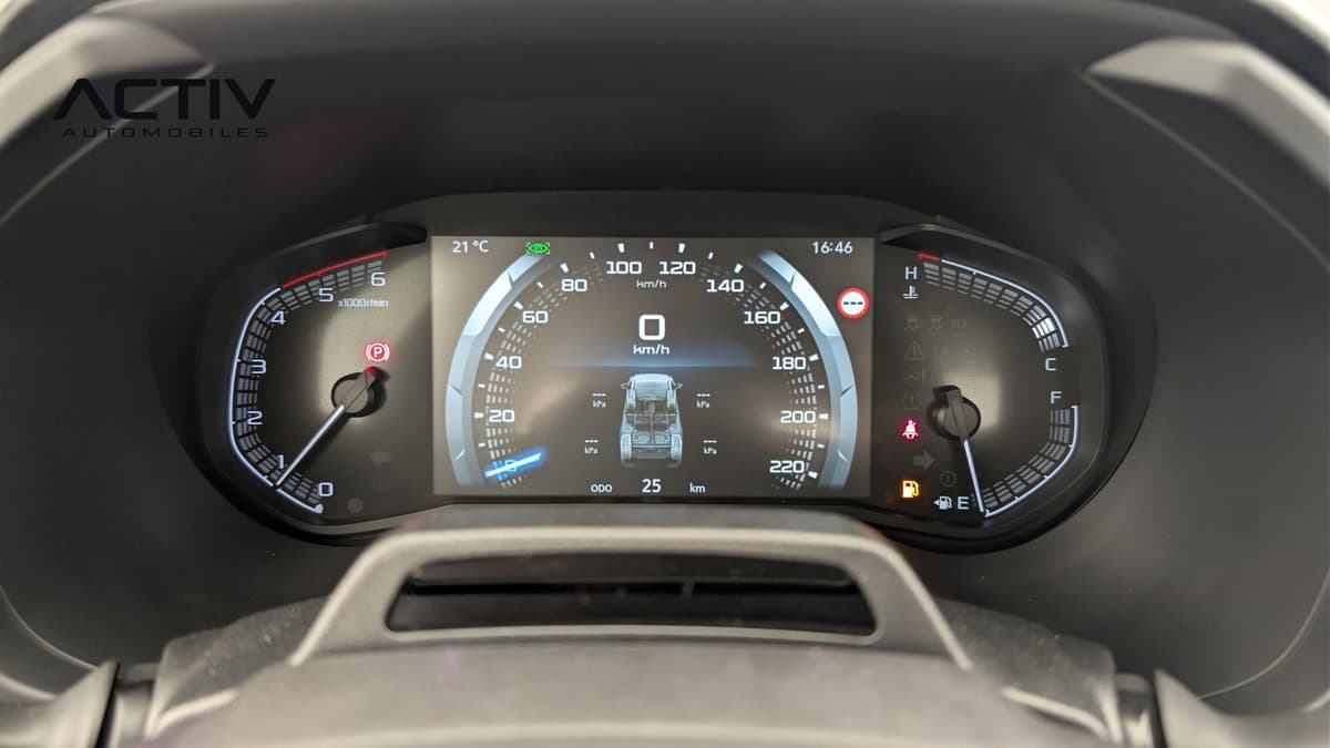 Isuzu D-MAX : combiné d'instruments avec compteur numérique et indicateurs de pression des pneus