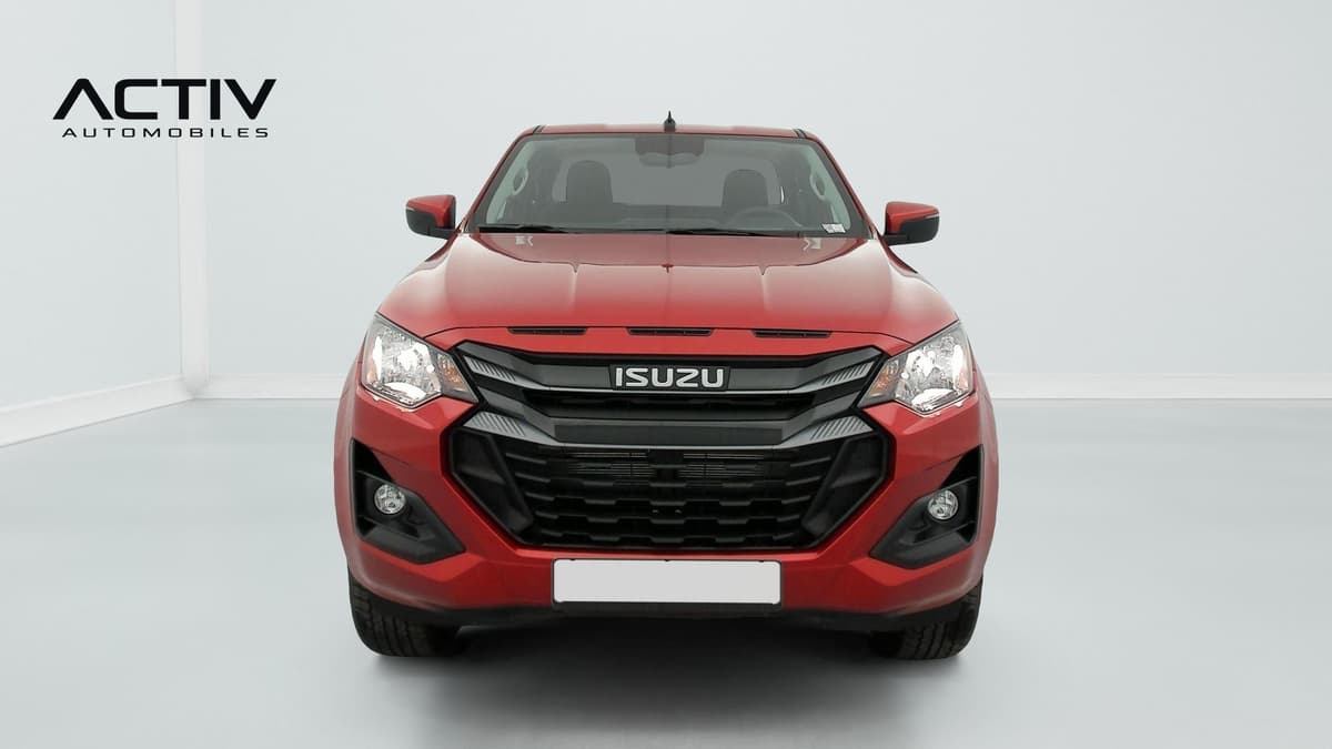 Isuzu D-MAX : face avant avec calandre noire, phares et feux anti-brouillard