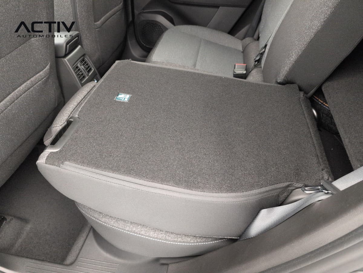 Renault Captur : dossier de banquette arrière rabattu, face moquettée visible